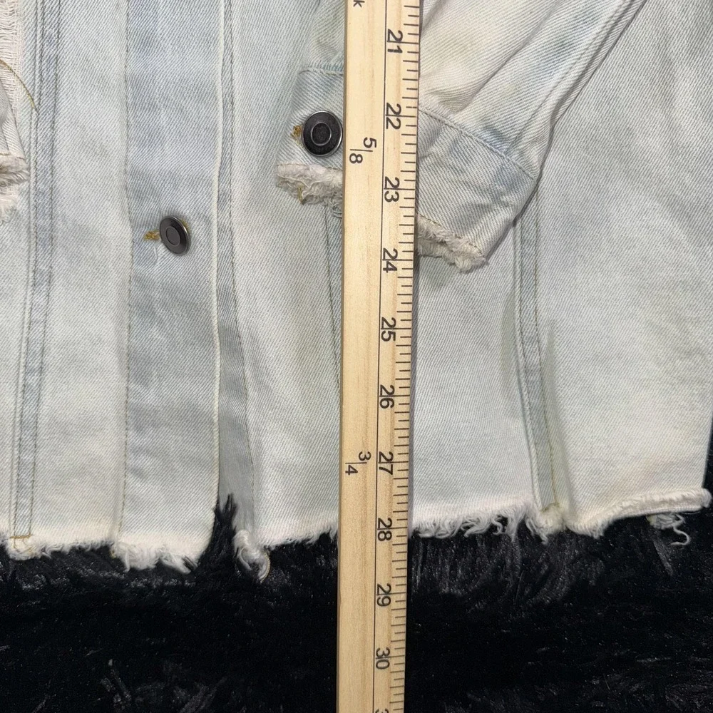 Love Tree Denim Jacket Womens Medium Blue Distressed Long Button Up Frayed Hem - Picture 5 of 9
